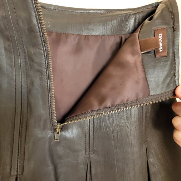 Danier Genuine Leather Skirt in size 2 - SOLD - Picture 7 of 11